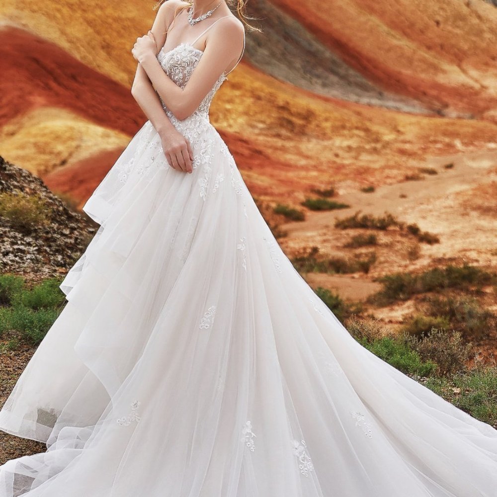 BRAND NEW WEDDING DRESS